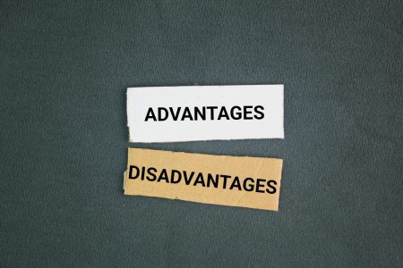 graphic of 2 pieces of paper with one saying advantage and one saying disadvantage